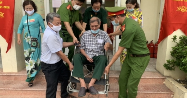 Công an quận Bắc Từ Liêm thực hiện công tác bảo vệ an ninh, an toàn tuyệt đối trong ngày hội bầu cử