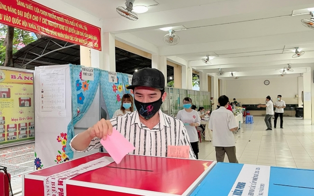 Đan Trường thấy có trách nhiệm hơn khi cầm phiếu bầu cử