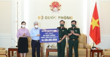 Mặt trận Trung ương trao hỗ trợ 54,5 cho Bộ Quốc phòng phục vụ chống dịch