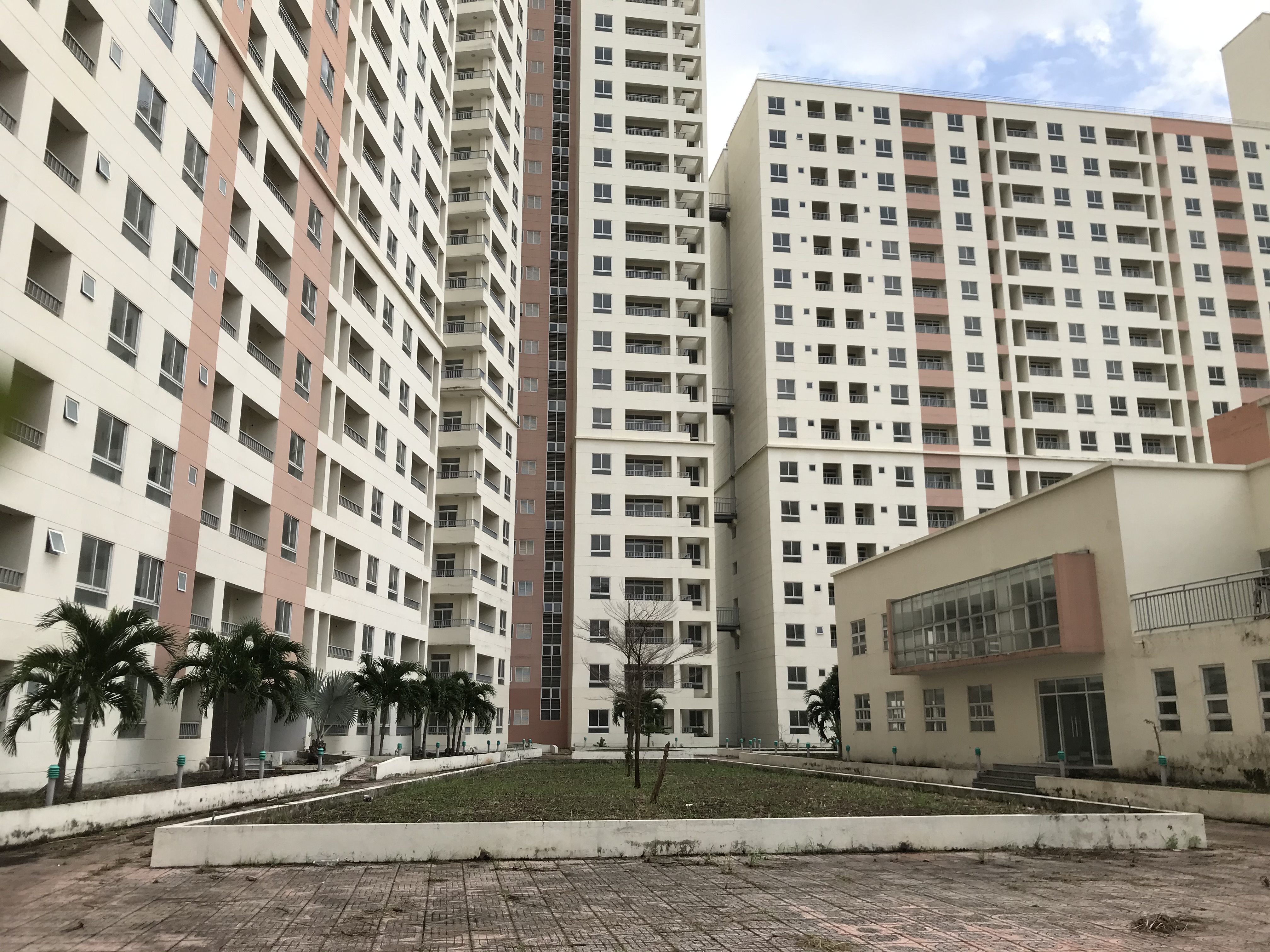 Bên trong Khu tái định cư Bình Khánh, quận 2, Tp.Thủ Đức, Tp.HCM - Ảnh: BM.