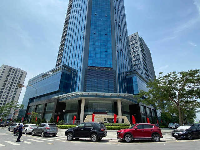 Sở Quy hoạch - Kiến trúc; Sở Tài nguyên và Môi trường đã báo cáo về những khó khăn, vướng mắc tồn tại và đề xuất tiếp tục sử dụng trụ sở cũ để làm trụ sở làm việc.