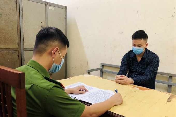 Thịnh đã thừa nhận hành vi cướp giật tài sản của mình. Ảnh: Công an cung cấp.