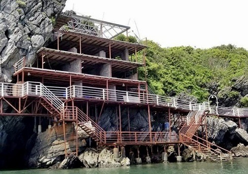 Một số c&ocirc;ng tr&igrave;nh vi phạm thuộc Vườn Quốc gia C&aacute;t B&agrave;