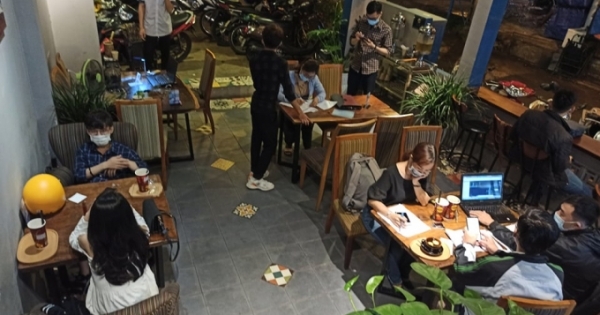 Không chấp hành công tác phòng chống dịch COVID-19, loạt quán cà phê, quán ăn vỉa hè bị phạt tiền