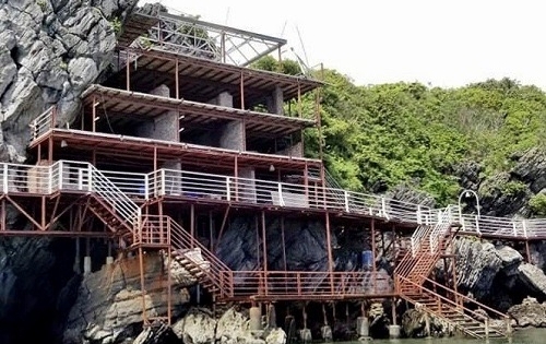 Hải Phòng cưỡng chế tháo dỡ công trình vi phạm tại đảo Cát Bà