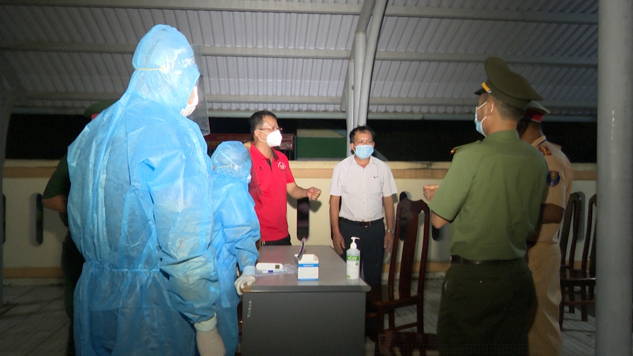 Đưa các đối tượng là người Trung Quốc vào khu cách ly tập trung tại huyện Bố Trạch