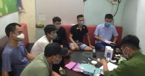 Quảng Ninh: Đề nghị xử phạt quán karaoke Góc Khuất 1, đưa 12 đi cách ly tự trả phí