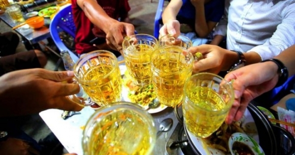 Ăn cơm, uống rượu giữa mùa dịch, mỗi người đàn ông trong bữa nhậu ở Bắc Giang nộp phạt 40 triệu đồng