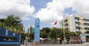 Sinh viên rời ký túc xá Đại học Quốc gia TP HCM để trưng dụng làm khu cách ly