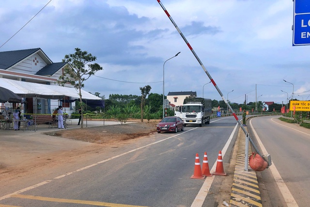 Kể từ 0h ng&agrave;y 31/5, to&agrave;n huyện Hữu Lũng (Lạng Sơn) thực hiện c&aacute;ch ly x&atilde; hội theo Chỉ thị 16 để ph&ograve;ng, chống dịch Covid-19 (Ảnh: Nguyễn Quỳnh).