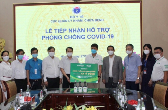 Nutifood và ông Bầu tặng sản phẩm dinh dưỡng cho y, bác sĩ tuyến đầu và bệnh nhân COVID-19