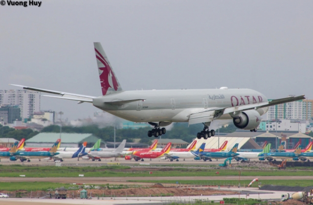 Tạm dừng nhập cảnh hành khách tại sân bay Nội Bài và Tân Sơn Nhất