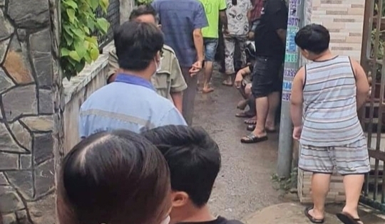 Mâu thuẫn chuyện về quê nghỉ lễ, chồng vác dao Thái Lan đâm vợ tử vong tại chỗ