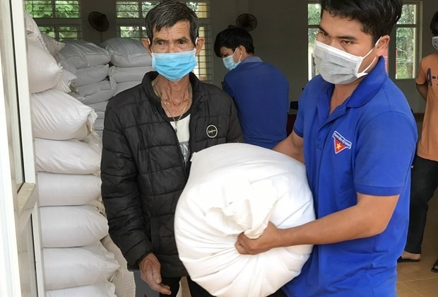 Ch&iacute;nh phủ hỗ trợ gạo cho 2 tỉnh trong thời gian gi&aacute;p hạt