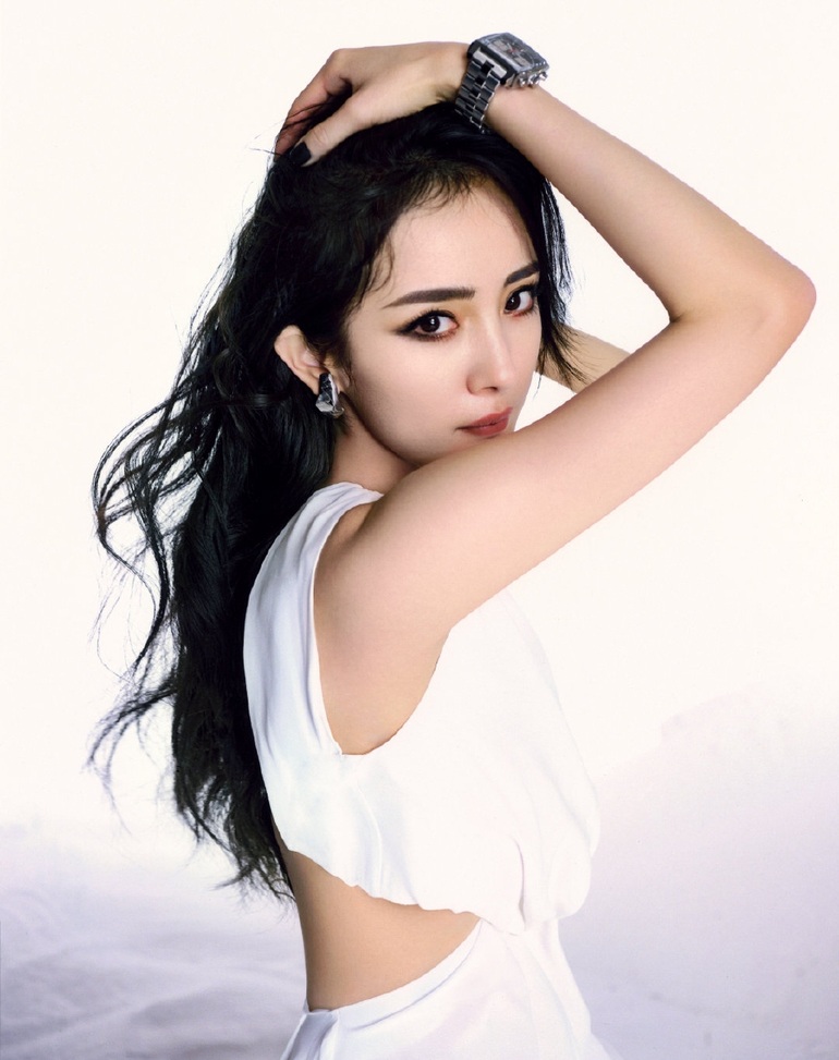 Dương Mịch thừa nhận cô làm việc tới kiệt sức và mệt mỏi trong suốt những năm qua (Ảnh: Sina).