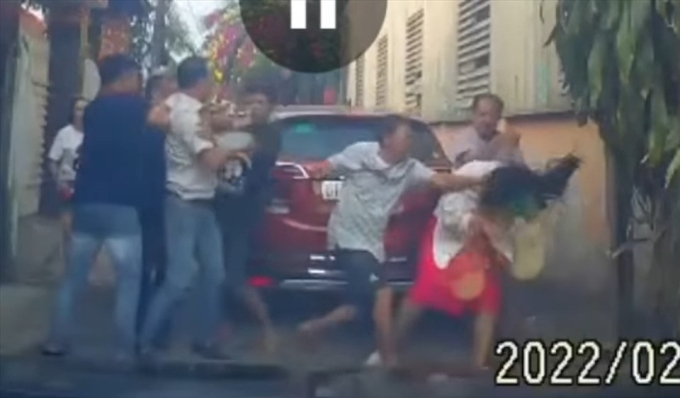 Một cán bộ Công an đang bị đinh chỉ công tác.