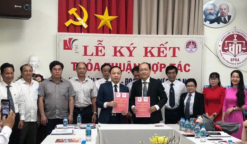 Học viện Tư ph&aacute;p v&agrave; Đo&agrave;n Luật sư tỉnh Đồng Nai k&yacute; kết Thỏa thuận hợp t&aacute;c ảnh 1