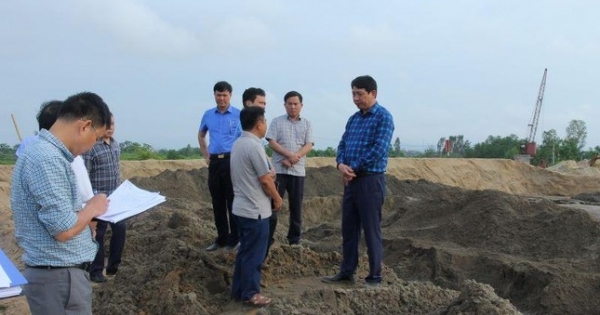 Phó Chủ tịch tỉnh Thanh Hóa kiểm tra đột xuất, tạm dừng 3 bãi tập kết cát