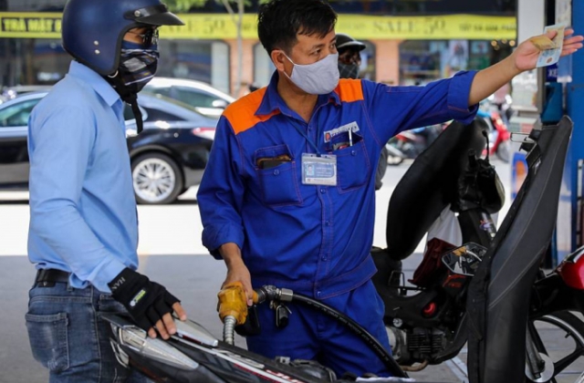 Giá xăng tăng ngay sau kỳ nghỉ lễ