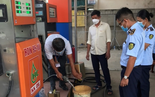 Tây Ninh: Bán xăng kém chất lượng, một doanh nghiệp bị phạt hơn 300 triệu đồng