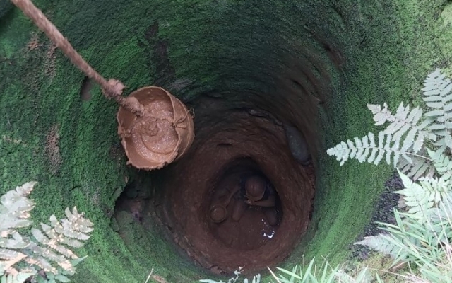 Dân ở thủ phủ khoáng sản xứ Nghệ hoang mang vì giếng cạn khô đáy, nhà nứt hàng loạt