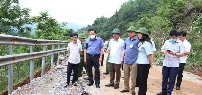 Đồng chí Hồ Tiến Thiệu, Chủ tịch UBND tỉnh kiểm tra thực tế tại thị trấn Đồng Mỏ