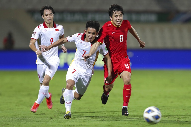 Chủ nh&agrave; Trung Quốc (đỏ) quyết định kh&ocirc;ng đăng cai v&ograve;ng chung kết Asian Cup 2023 (Ảnh: AP).