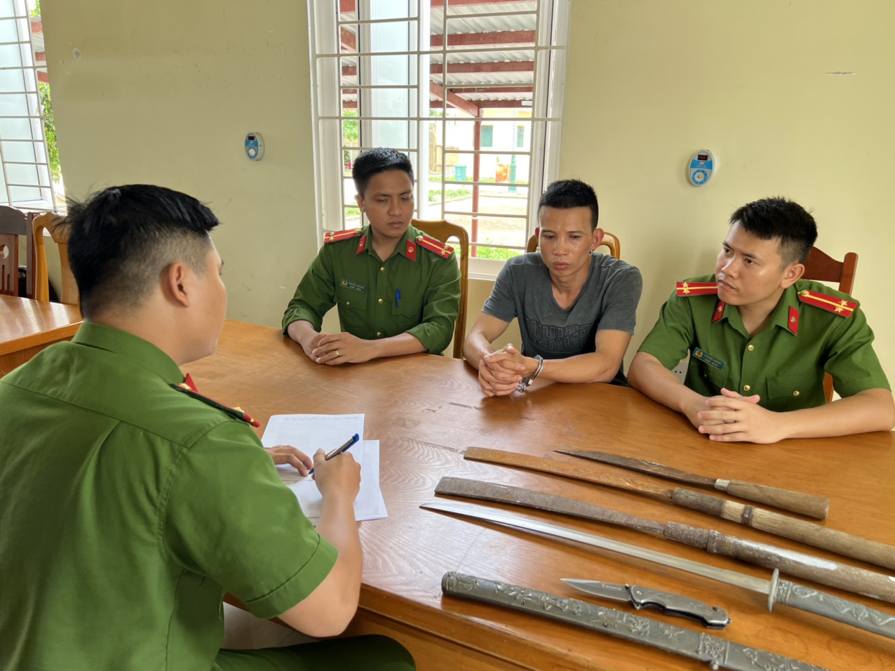 Đối tượng Phan Minh Châu tại cơ quan điều tra.