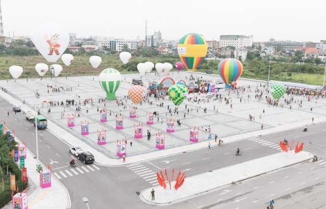 Người d&acirc;n Hải Dương th&iacute;ch th&uacute; trải nghiệm bay khinh kh&iacute; cầu