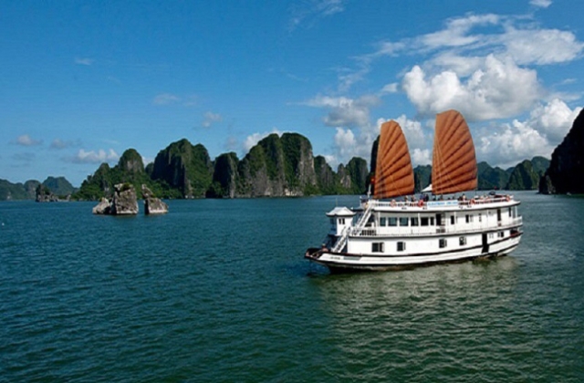 Quảng Ninh: 1 du khách tử vong khi tham quan vịnh Hạ Long