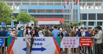 Quảng Ninh: Cổ động viên đất mỏ xếp hàng dài nhận vé xem tuyển nữ Việt Nam