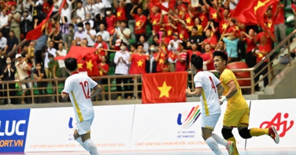 Khán giả phủ kín khán đài sân đấu Futsal SeaGames 31 tại Hà Nam