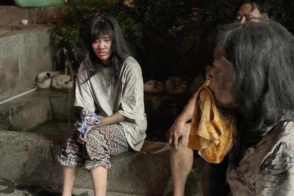 Các nạn nhân được giải cứu khi mắc kẹt ở tầng 3.