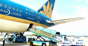 Hàng tăng, khách tăng, phi công đỡ 