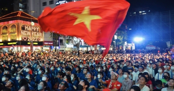 Hàng nghìn người “cháy hết mình” với U23 Việt Nam trên phố đi bộ Nguyễn Huệ