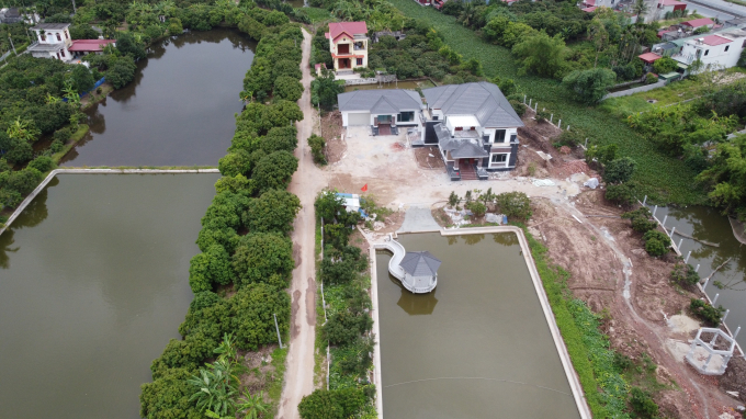 Biệt thự “khủng” mọc lên trên đất nông trường.