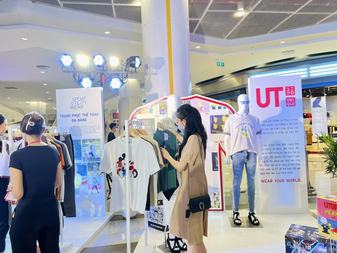 UNIQLO Aeon Mall Hải Phòng Lê Chân sẽ trải dài trên diện tích bán hàng khoảng gần 2.000 m2, mang đến đầy đủ các dòng sản phẩm LifeWear cho mọi khách hàng nam, nữ, trẻ em và trẻ sơ sinh.