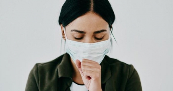 Cô gái 18 tuổi viêm phổi nặng sau khi khỏi COVID-19