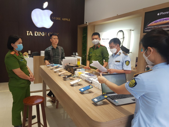 Đo&agrave;n kiểm tra đ&atilde; thiết lập hồ sơ v&agrave; xử l&yacute; vụ việc theo quy định ph&aacute;p luật. (Ảnh: