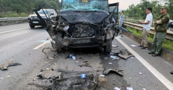 Xe to đền xe bé, người đi đúng đền người đi sai - Cục CSGT nói gì?