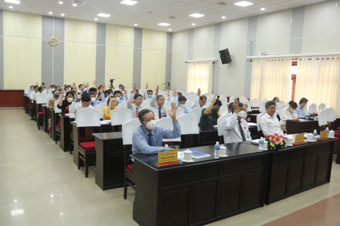 Những Nghị quyết của UBND tỉnh được các đại biểu nhất trí thông qua.