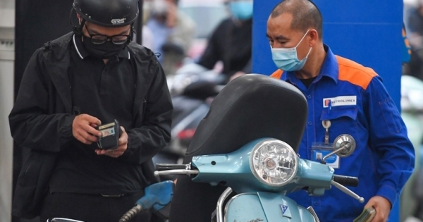 Lúc giá xăng cao kỷ lục, xuất hiện văn bản "khó hiểu" của Bộ Công Thương