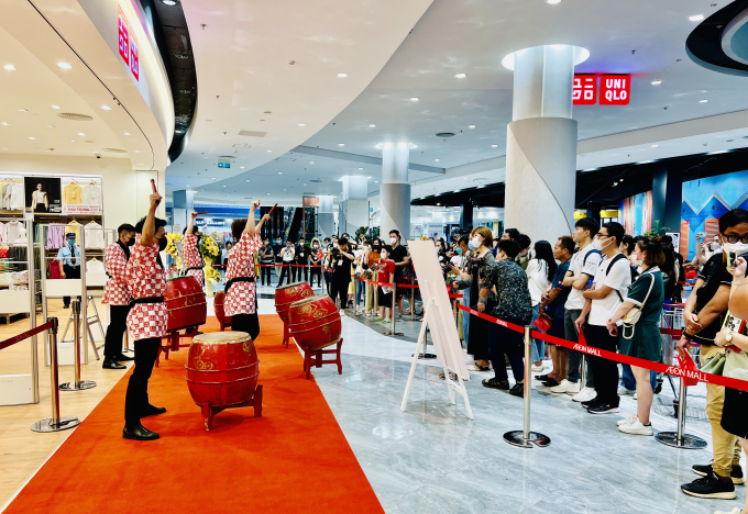 Sự kiện đ&atilde; thu h&uacute;t đ&ocirc;ng đảo kh&aacute;ch h&agrave;ng tham gia mua sắm v&agrave; trải nghiệm.