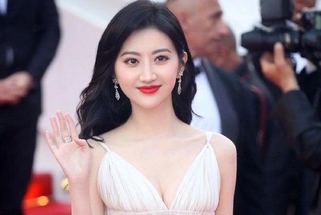 Bị phạt 25 tỷ đồng v&igrave; phạm luật, &lsquo;Đệ nhất mỹ nữ Bắc Kinh&rsquo; c&ocirc;ng khai xin lỗi ảnh 1