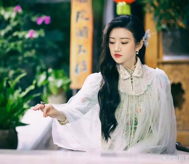 Bị phạt 25 tỷ đồng v&igrave; phạm luật, &lsquo;Đệ nhất mỹ nữ Bắc Kinh&rsquo; c&ocirc;ng khai xin lỗi ảnh 2