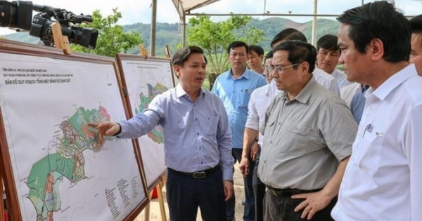 Thủ tướng Phạm Minh Chính kiểm tra dự án cao tốc Hòa Bình - Mộc Châu