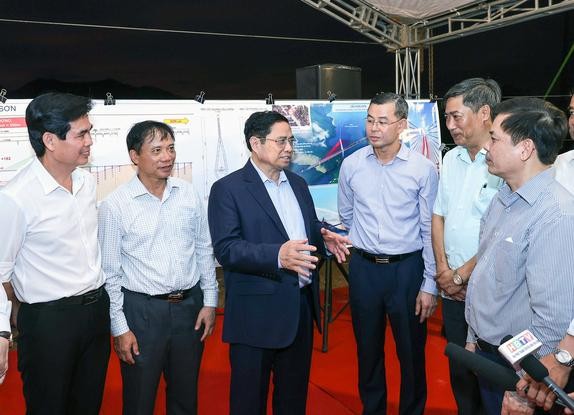 Thủ tướng Phạm Minh Ch&iacute;nh kiểm tra dự &aacute;n cao tốc H&ograve;a B&igrave;nh &ndash; Mộc Ch&acirc;u ảnh 1