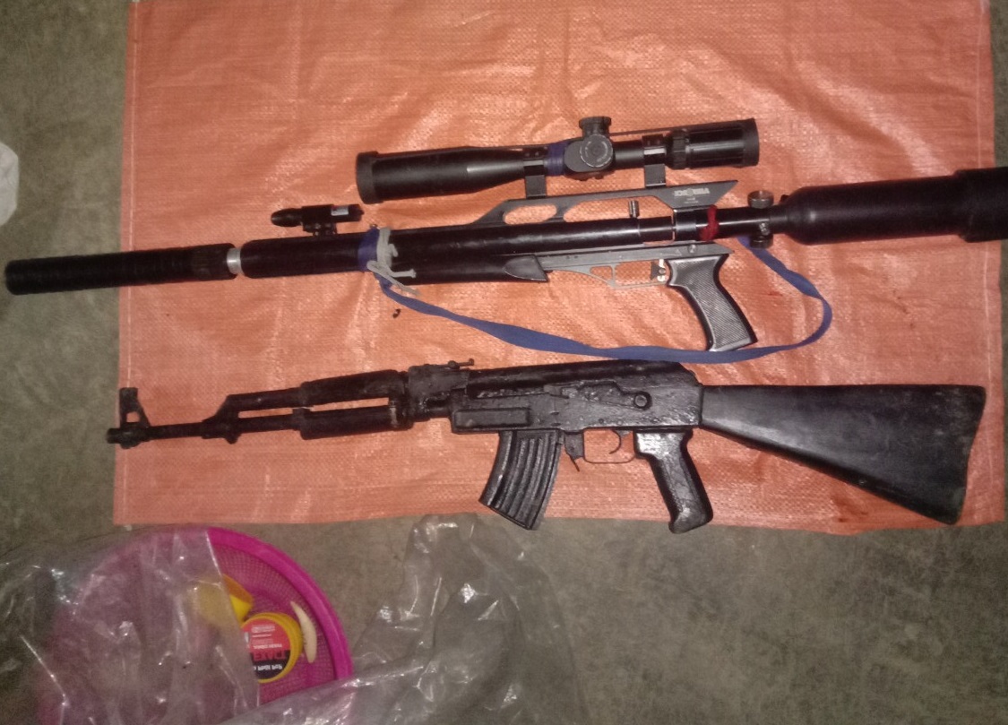 Qua khám xét nơi ở của đối tượng Nguyễn Văn Nhường đã thu giữ được 02 súng quân dụng, súng săn.