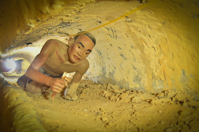 Kh&iacute; tiết người cộng sản nơi nh&agrave; giam đế quốc ảnh 1