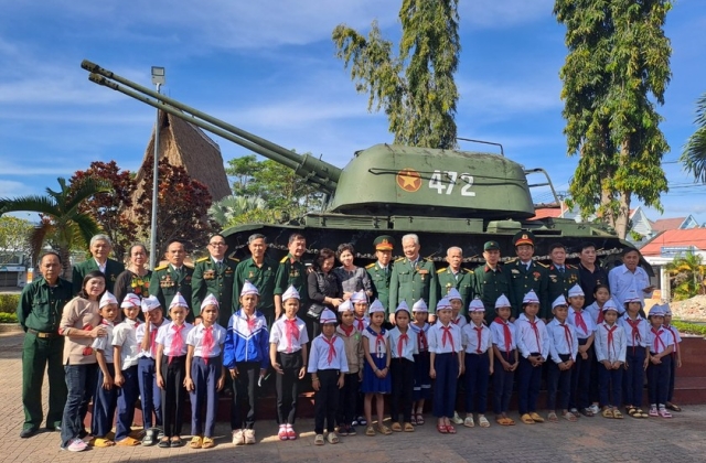 Trận chiến bi tr&aacute;ng của chiếc xe tăng T59 số hiệu 377